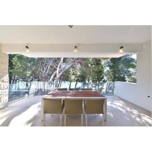 Chiponsky One - 5 star beachfront property
