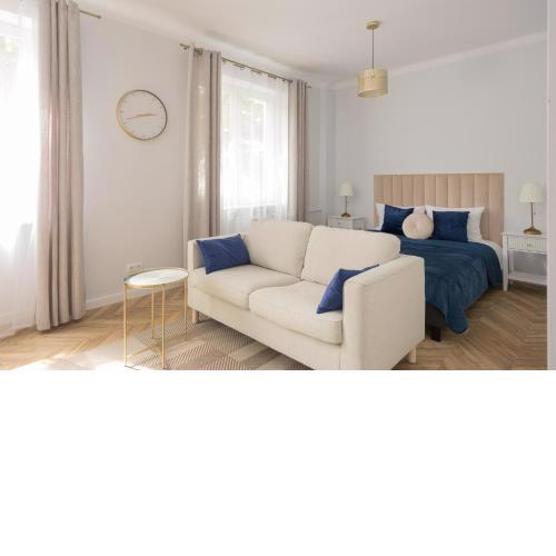 Chmielna Green Apartment