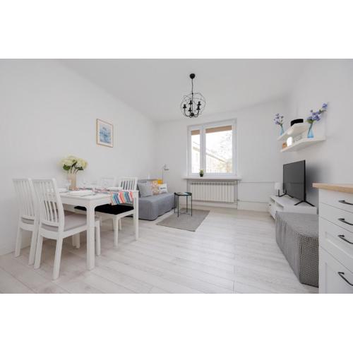 Chrzanowskiego 7 Bright Pet Friendly Apartment by Noclegi Renters