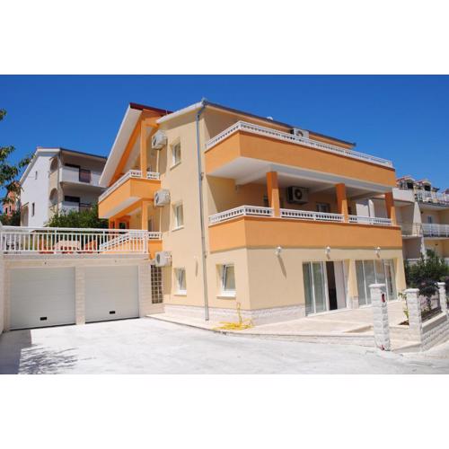 Ciovo Apartments