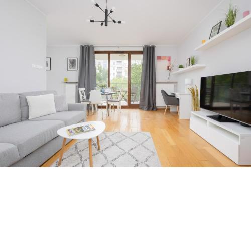 City Apartment with Parking near Metro Młociny by Noclegi Renters