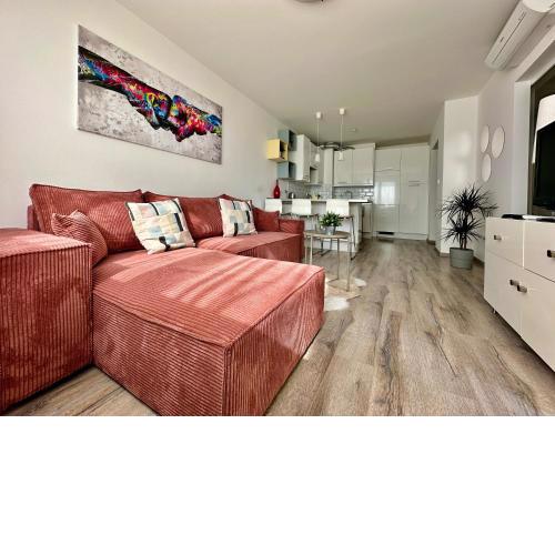 City Break Apartment - PRIVATE GARAGE, AC, BALCONY
