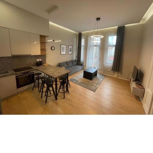 CITY CENTER 4! Modern and cozy 3br in city center!