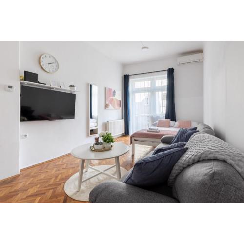 City Center Pearl 3 - Prime Location!
