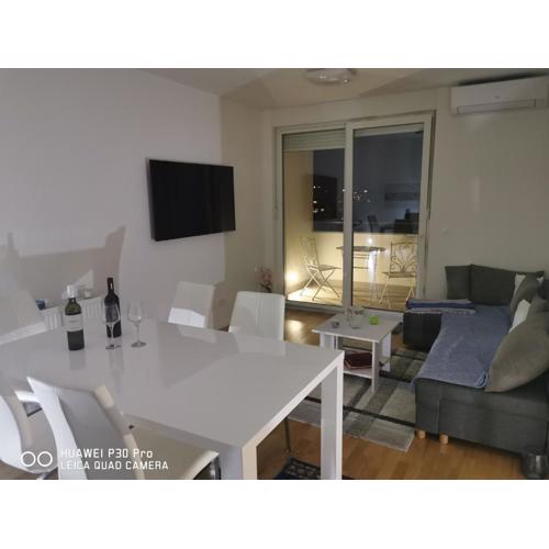 CITY CENTER PEARL #new#free reserved parking in garage elevator direct access#business and pleasure#city view&balcony&sunny&cafes&markets&tram#city center#working room#2 toliets#2 bedrooms