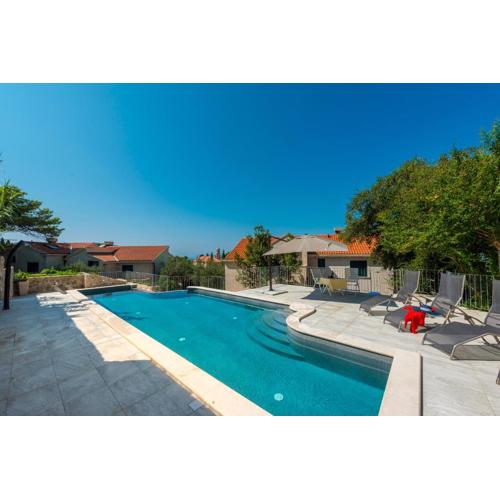 City Center Suites - Apartment with Terrace and Private Pool