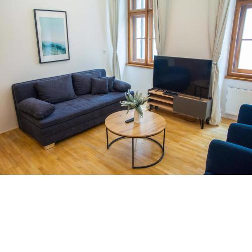 City Centre Apartment with Parking