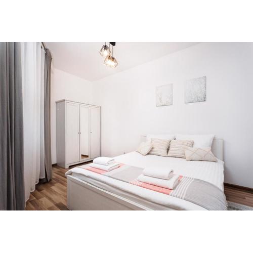 City of the Kings-Camomile Apartment