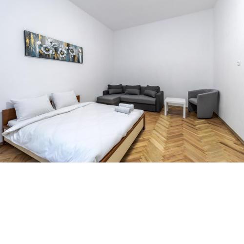 City Shalom apartment
