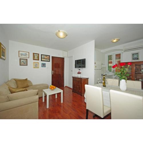 City Square Apartment Makarska