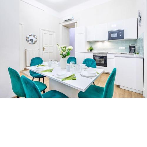 Cityscape Budget Apartments Theresa