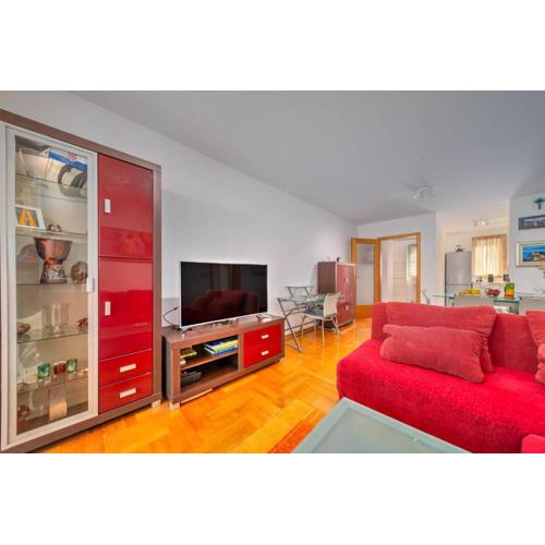 Cityscape Comfort Apartment With Garage - Happy Rentals