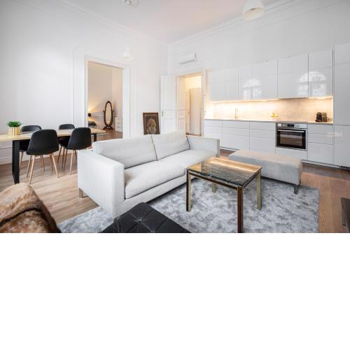 Classical apartment with modern style downtown!