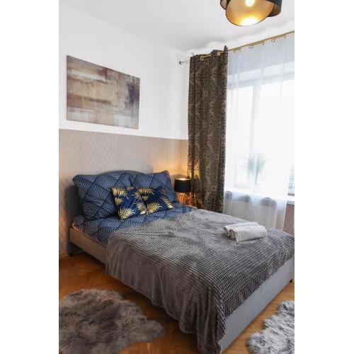 ClickTheFlat Three Crosses Square Apart Rooms