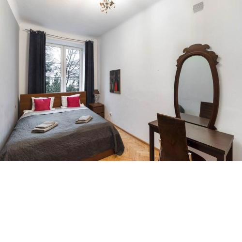Close-Central Warsaw Apartment - Great Location- Warsaw Stays- Freta