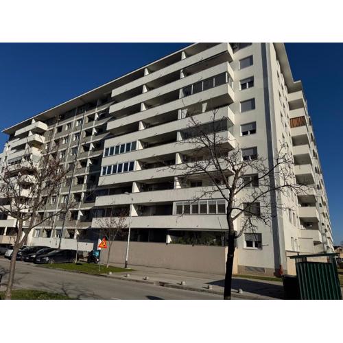 Close to center big terrace city tram garage parking place fast WIFI Super king size bed grocery 1min