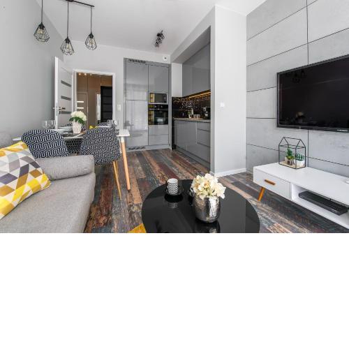 Close to Chopin airport, free parking