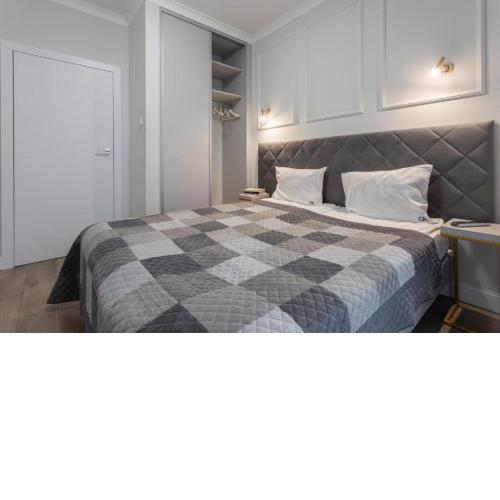 Close-Urban Chic - Luxury Warsaw Stays -10 People- Mennica Residence