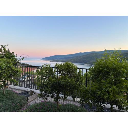 Coccolina, studio apartment with private hot tub, breathtaking views and free parking, bookable all year round, Also take a look at our flat Amor