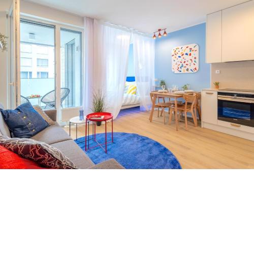 Colorful Apartment - Balcony - Free Parking