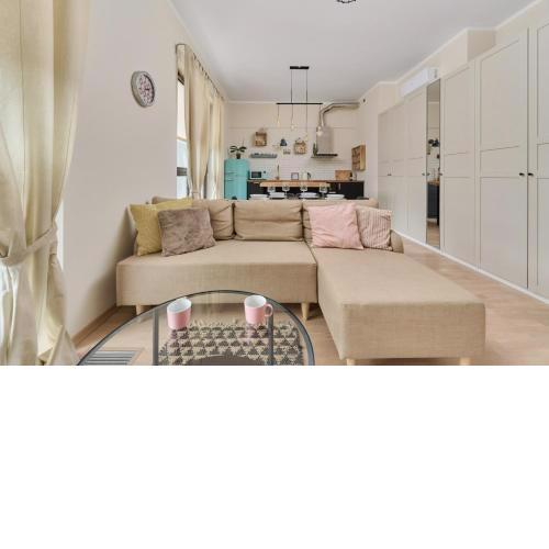 Colorful Energy Apartment Deluxe with Parking in Wrocław by Renters Prestige