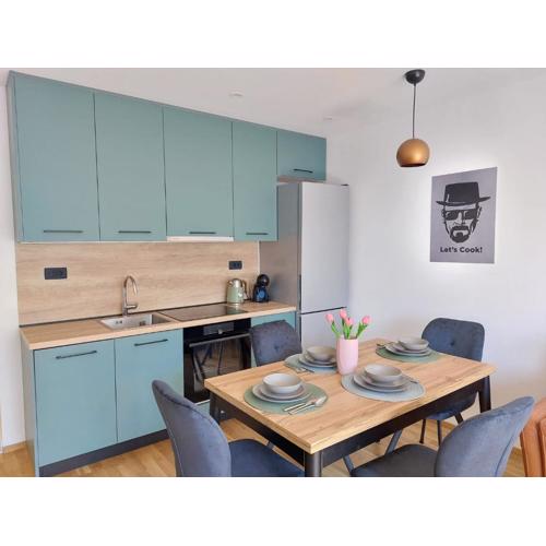 Comfort 2 bedroom apartment 10min walk from center and beach
