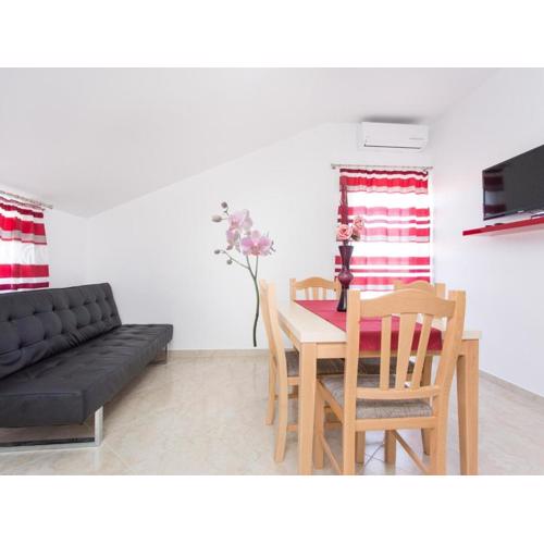 Comfort apartment with balcony and pool