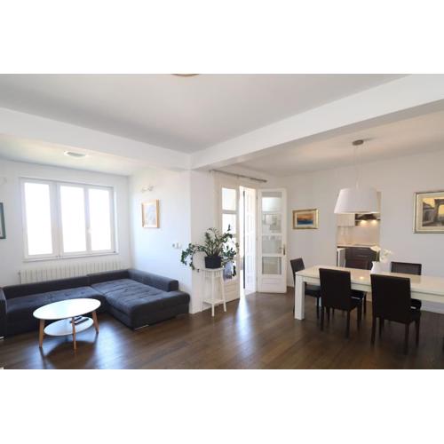 Comfort & bright 3 bedroom apartment