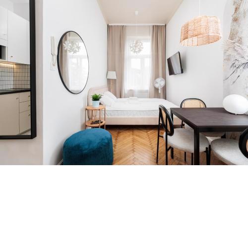 Comfort Central Studio - by Upstairs