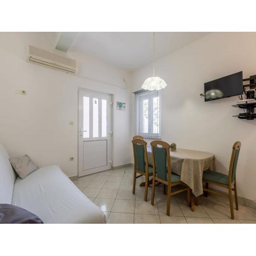 Comfort One Bedroom Apartment with Terrace and Sea View A2
