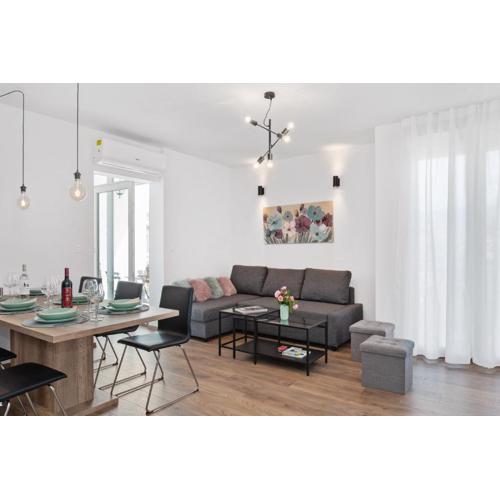 Comfortable 3-Bedroom Apartment with Balcony and Fast Wi-Fi - 10 Minutes from Old Town