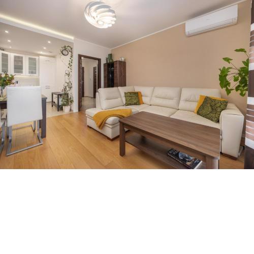 Comfortable Apartment Krakowska Wrocław with FREE PARKING by Noclegi Renters