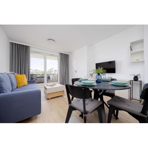 Comfortable Apartment with Parking by Noclegi Renters