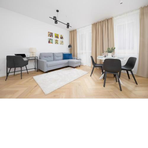 Comfortable Apartment with Two Bedrooms & Parking by Noclegi Renters