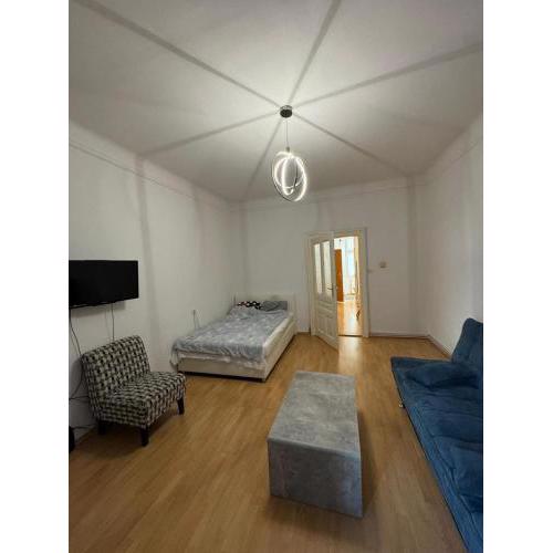 Comfy 1-Bedroom Apartment, 10 Min to Westbahnhof