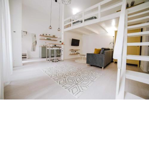 Comfy Apartment at New York Café with AirCon