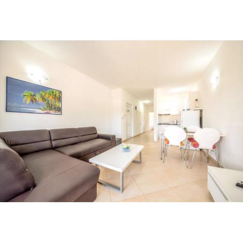 Comfy apartment in Vrsi with fenced garden