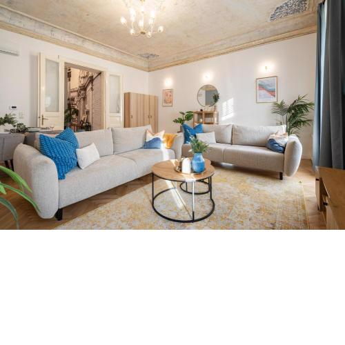 Comfy downtown hideaway with urban touch