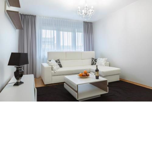 Comfy flat in the City center. Great view.
