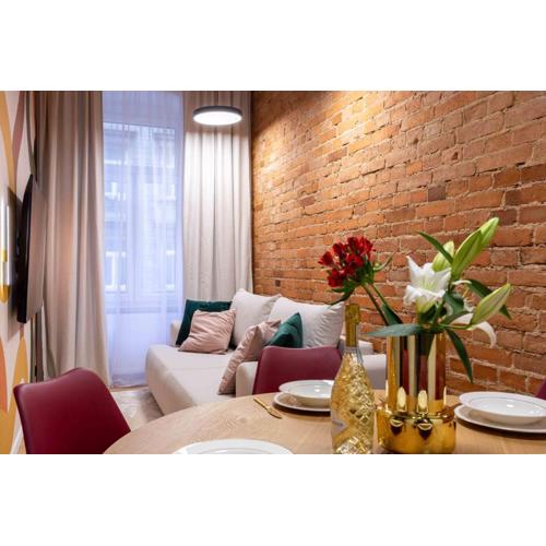 Comfy Modern Apart in Old Town Parking by Hoomvi