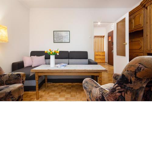 Comfy & Spacious Apartment Warsaw by Noclegi Renters