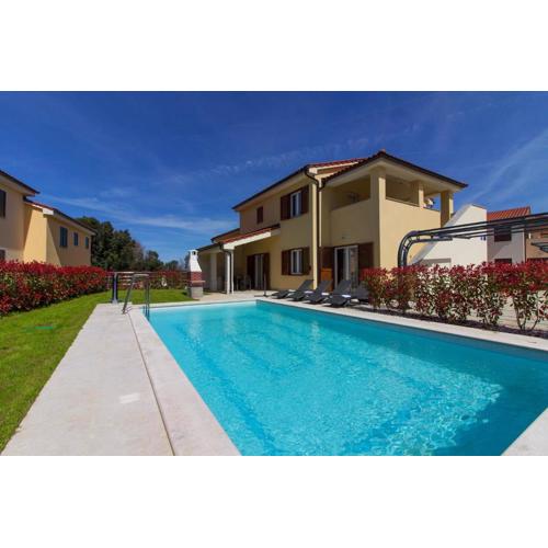 Complex of two villas Aurora-Marisol with 2 pools only 200m from the beach for up to 20 persons - WiiBuk