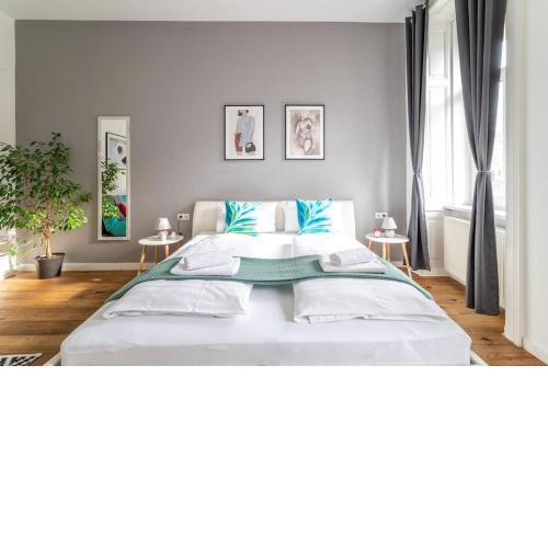 Cool 1BR Near Metro & Center by HM