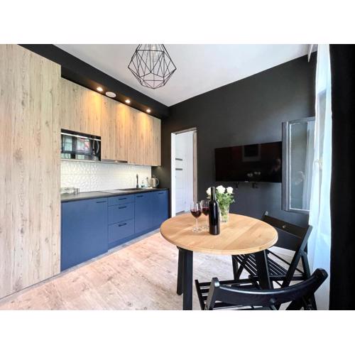 Copernicus Street Apartment - Broken Flowers and Twin Peaks
