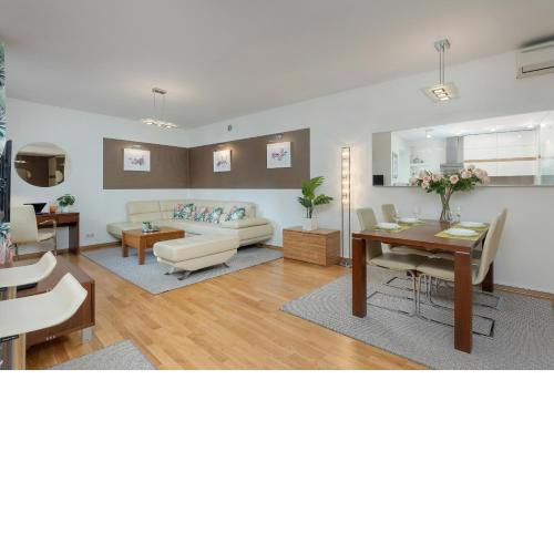 Cosy Apartment with Parking in the city centre Warszawa by Noclegi Renters