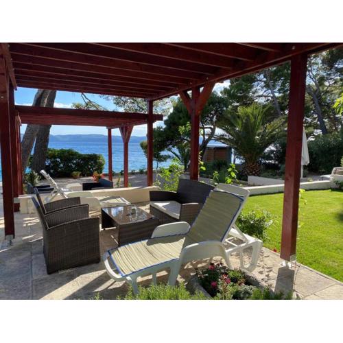 Cosy basement studio apartment by the sea