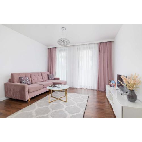 Cosy & Bright Apartment with Parking on the Cystersow Street by Noclegi Renters