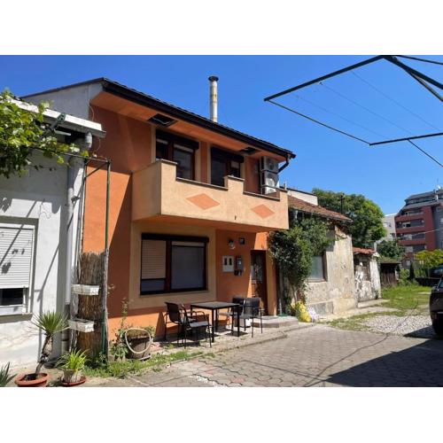 Courtyard Flats House URBAN STAY