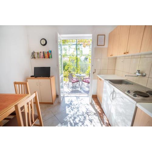 Cozy 1 bedroom apt/terrace/garden