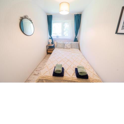 Cozy 2 Bedroom Apartment between Chopin Airport and Warsaw City Centre